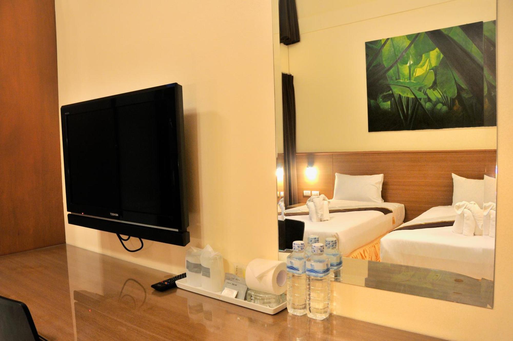 The Wave Hotel Patong Sha Phuket Extérieur photo