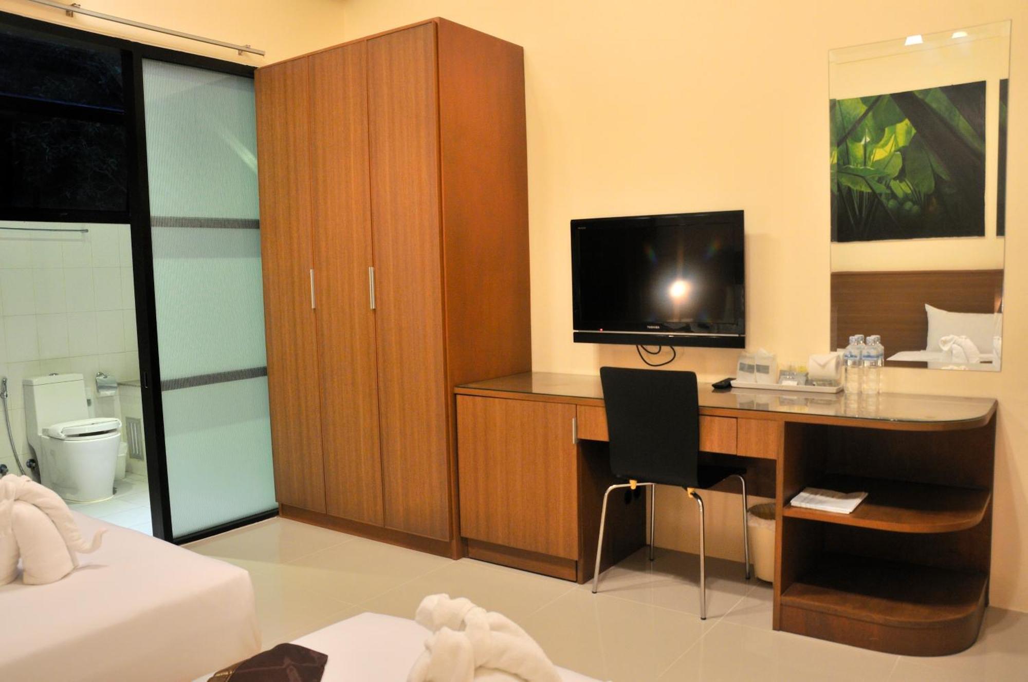 The Wave Hotel Patong Sha Phuket Extérieur photo