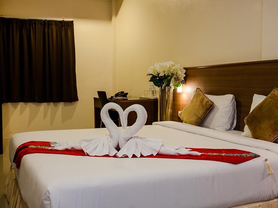 The Wave Hotel Patong Sha Phuket Extérieur photo