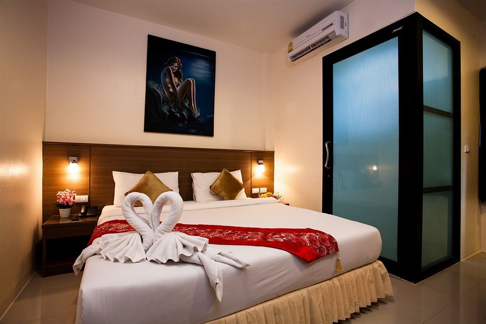 The Wave Hotel Patong Sha Phuket Extérieur photo