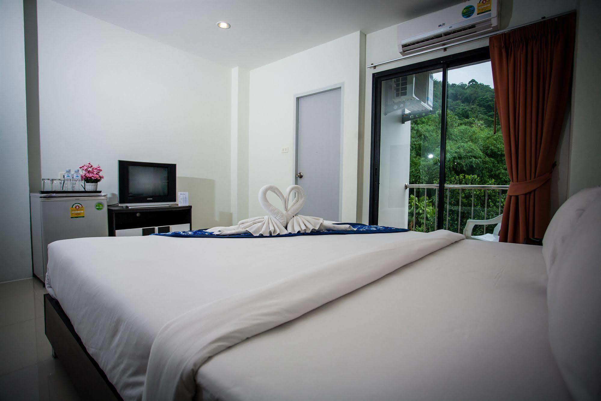 The Wave Hotel Patong Sha Phuket Extérieur photo