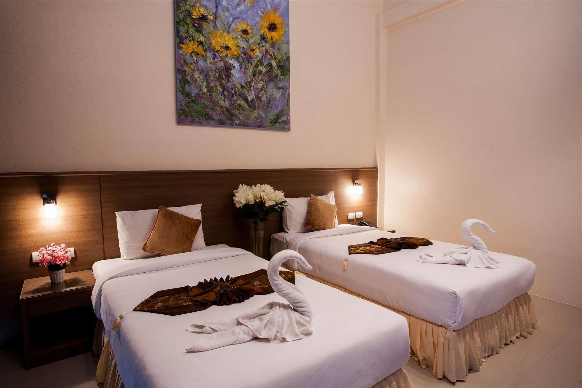 The Wave Hotel Patong Sha Phuket Extérieur photo