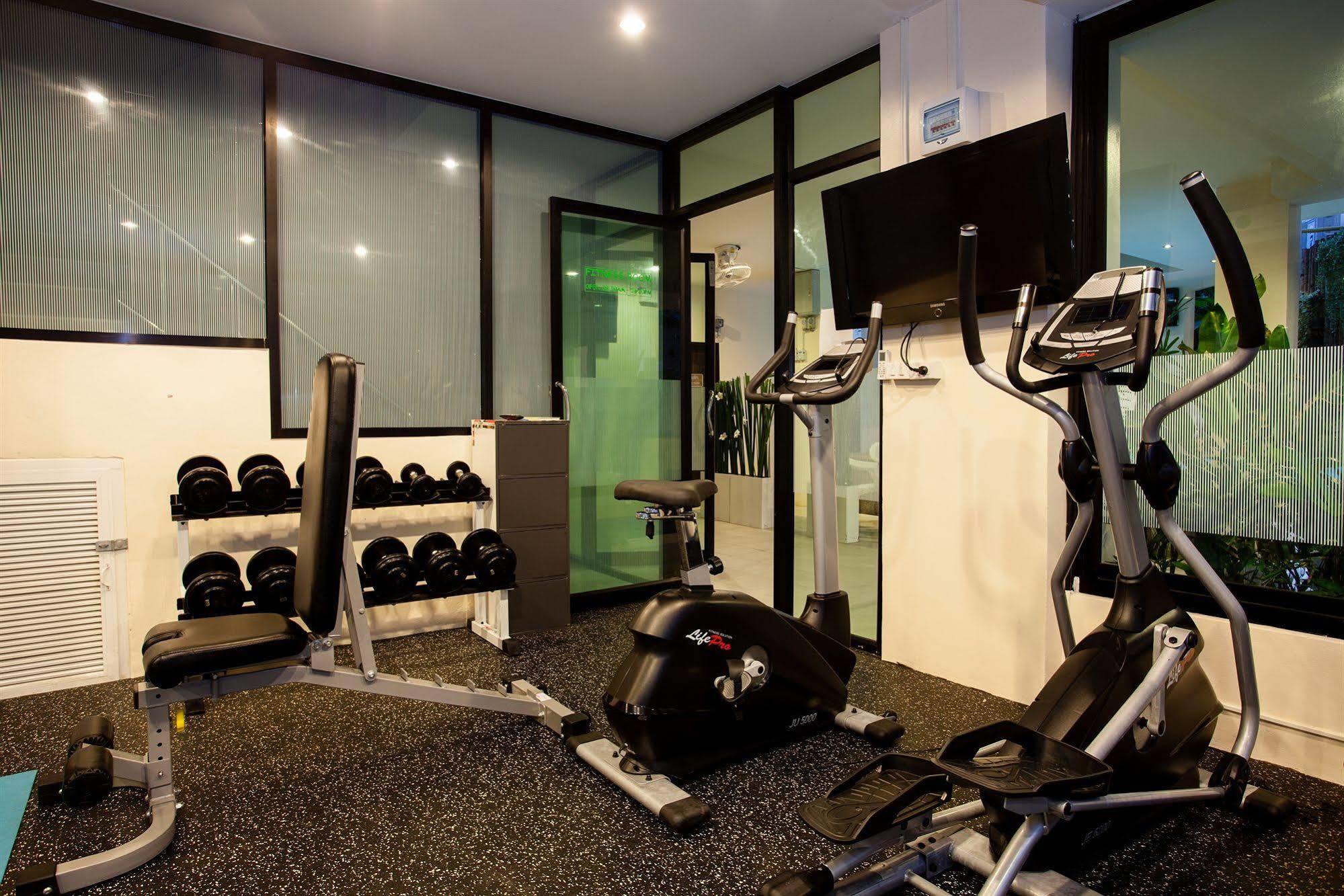 The Wave Hotel Patong Sha Phuket Extérieur photo