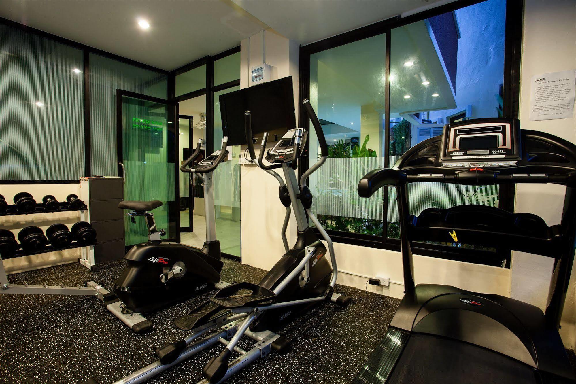 The Wave Hotel Patong Sha Phuket Extérieur photo