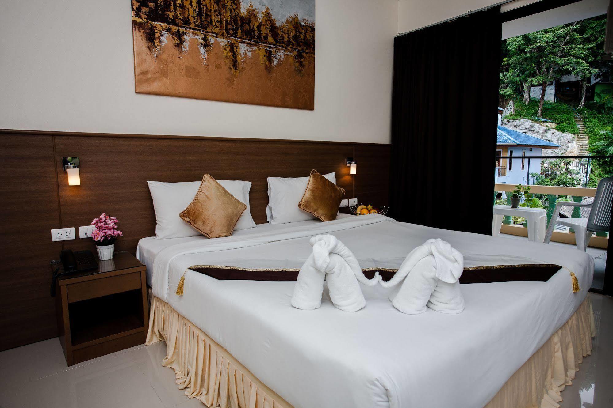 The Wave Hotel Patong Sha Phuket Extérieur photo