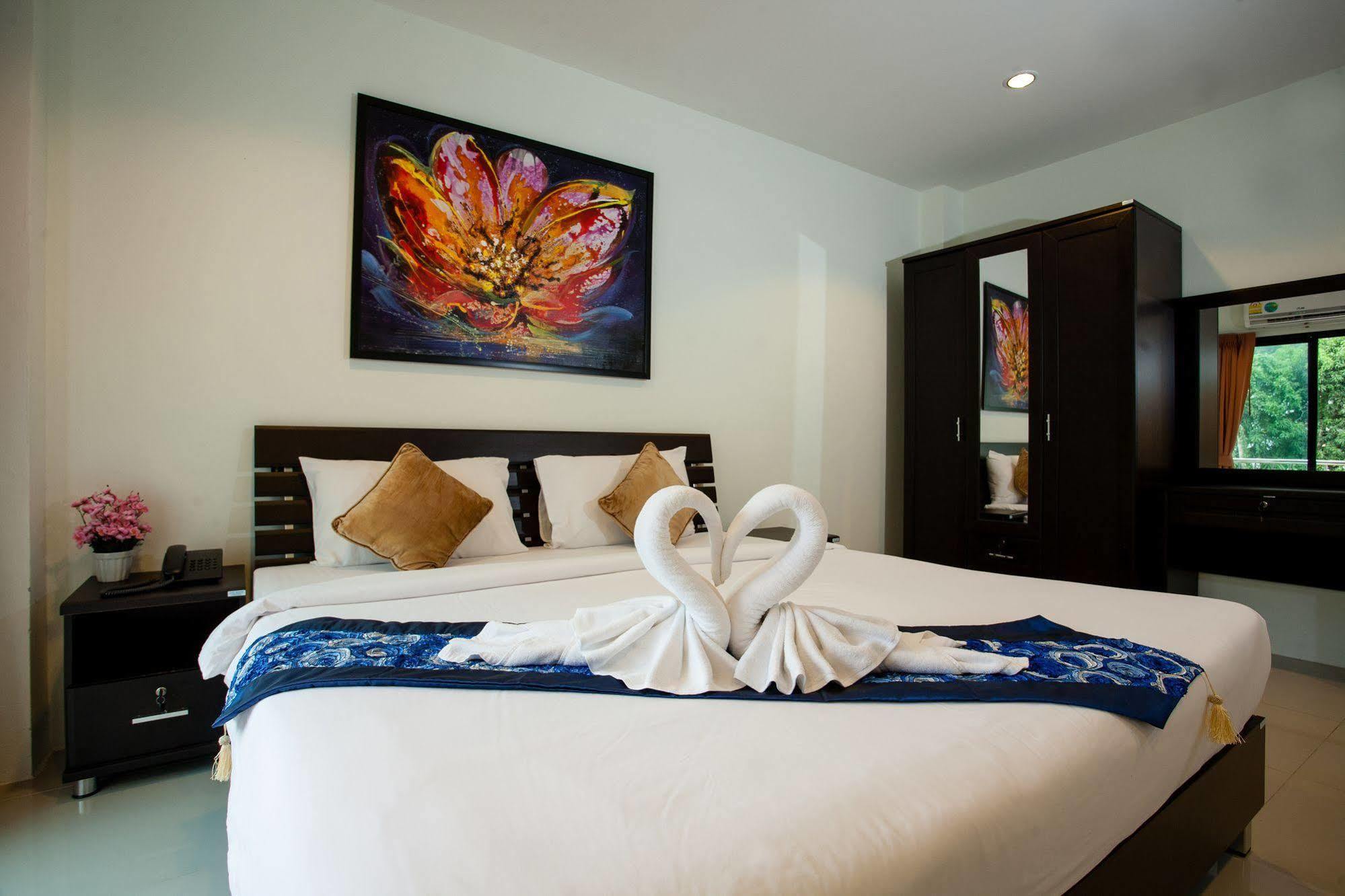 The Wave Hotel Patong Sha Phuket Extérieur photo